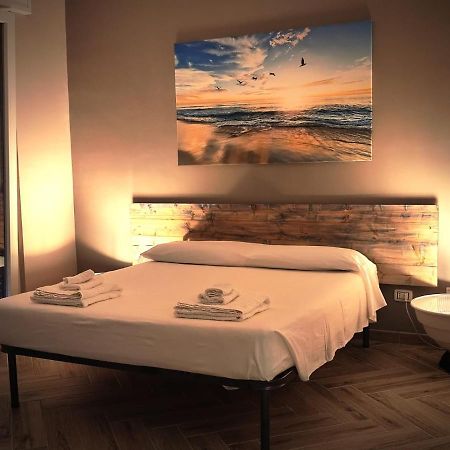 Hotel The House Of The Waves Brindisi Exterior foto