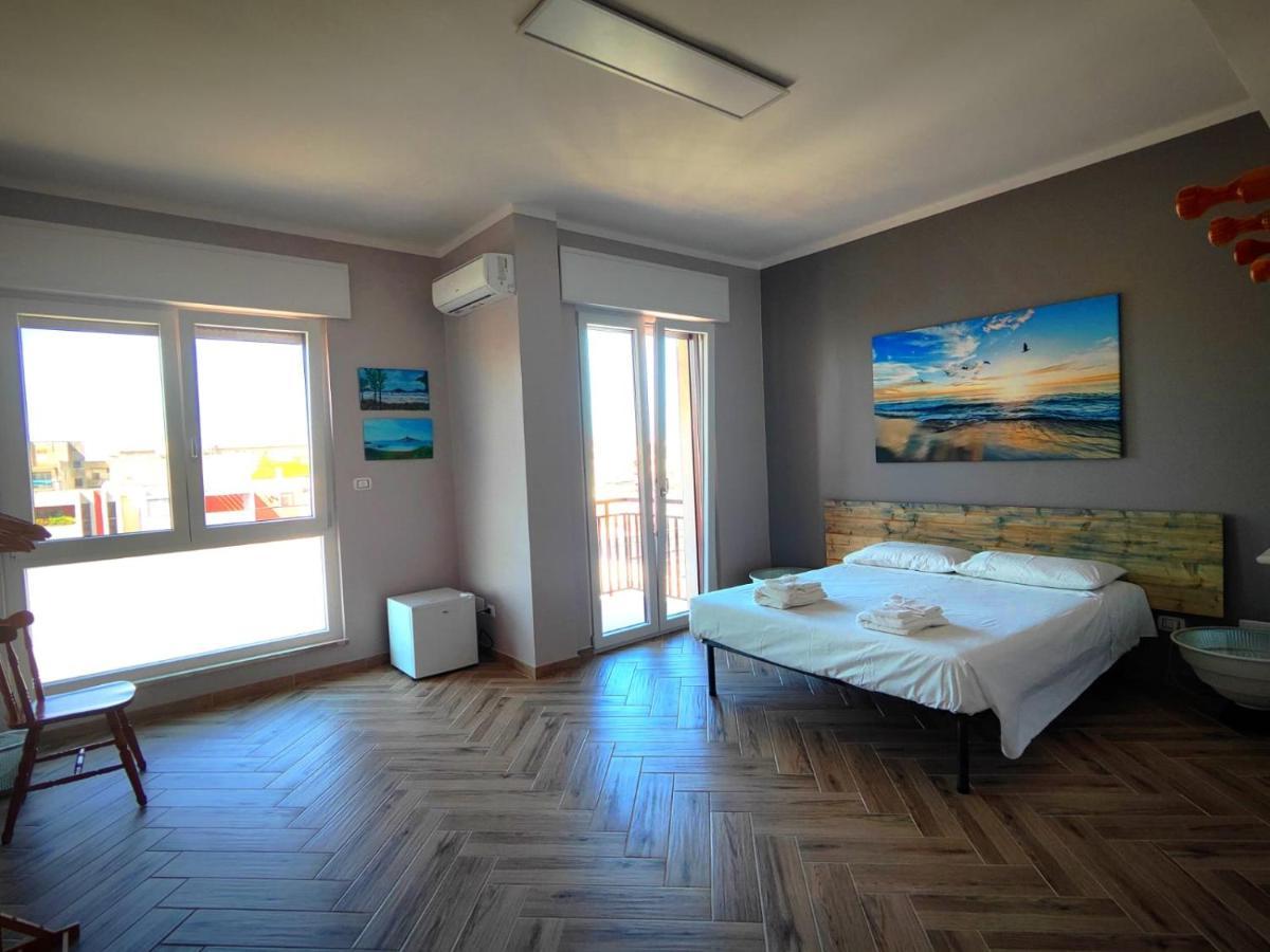 Hotel The House Of The Waves Brindisi Exterior foto