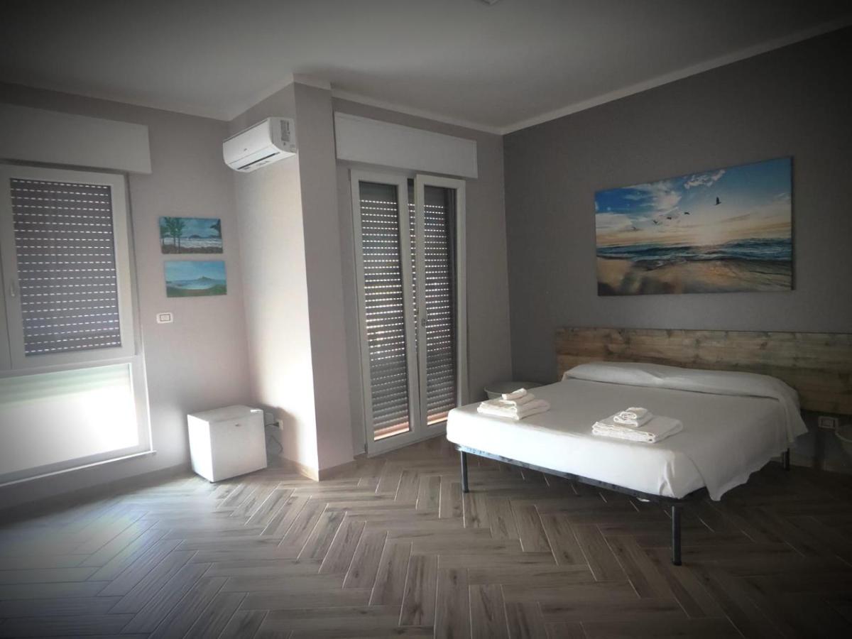 Hotel The House Of The Waves Brindisi Exterior foto